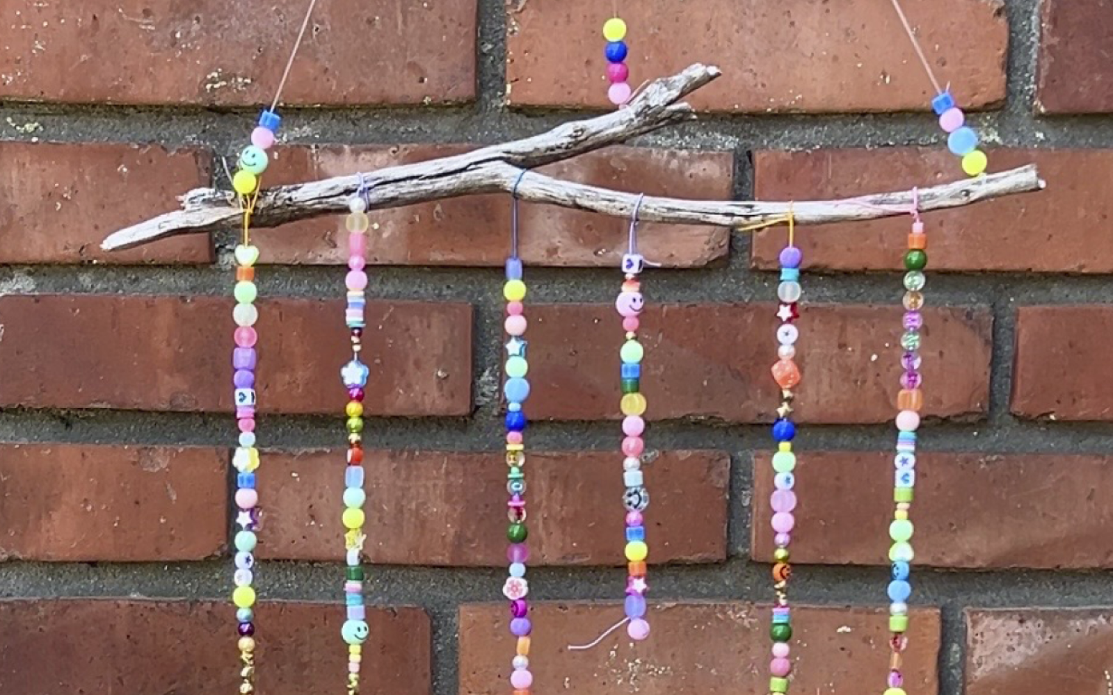 Lav en farverig solfanger med perler